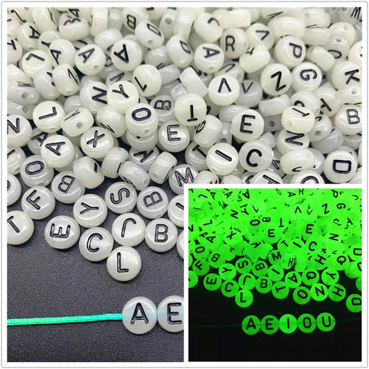 100 Piezas de Perlas Luminiscentes de 7mm - Letras del Alfabeto en Forma Ovalada para Joyería DIY, Pulseras y Collares