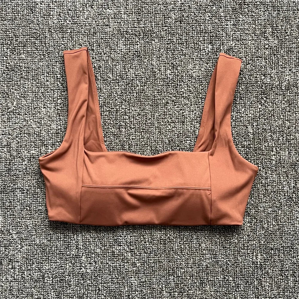 Sujetador Deportivo Unisex de Nailon Estirable con Tirantes Anchos, Dobladillo Curvado, Secado Rápido y Soporte Ligero para Yoga y Pilates